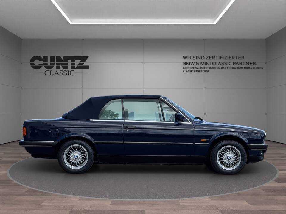 Image 3/27 of BMW 320i (1990)