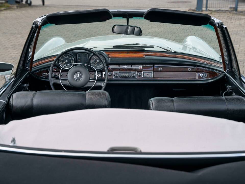 Imagen 18/30 de Mercedes-Benz 280 SE 3,5 (1969)