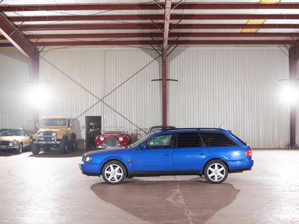 Image 3/113 of Audi S6 Plus Avant (1996)