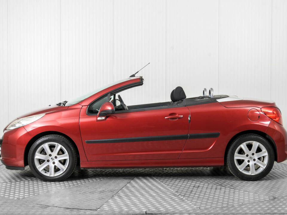 Imagen 9/50 de Peugeot 207 CC 1.6 VTi (2008)