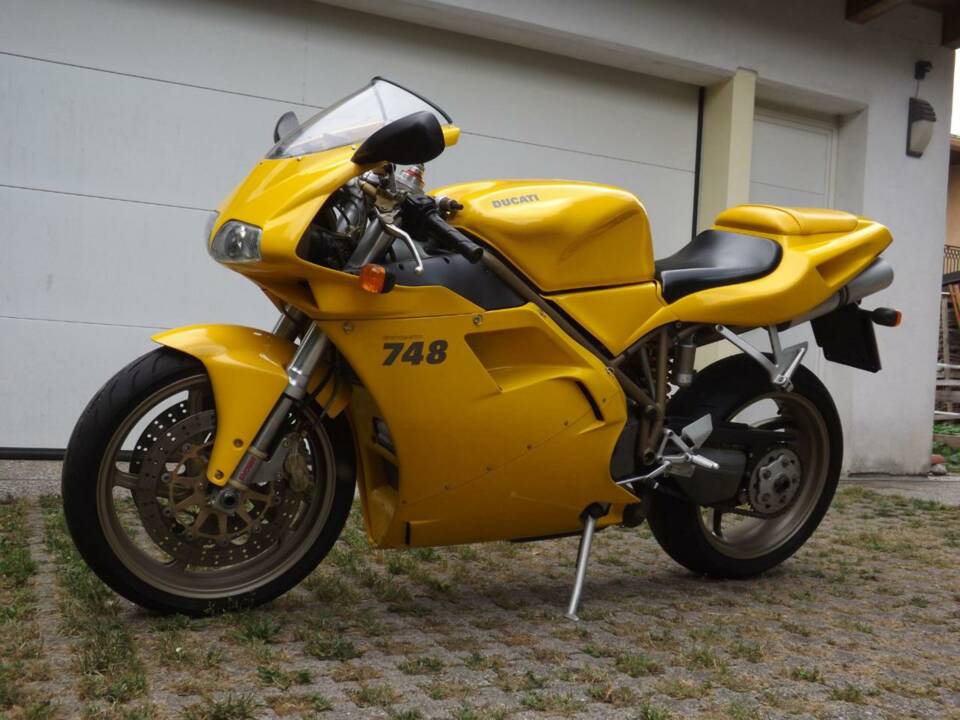 Immagine 2/50 di Ducati 748 Biposto (2000)