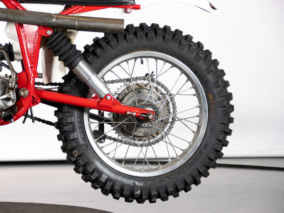 Image 16/50 of CZ 250 (1977)