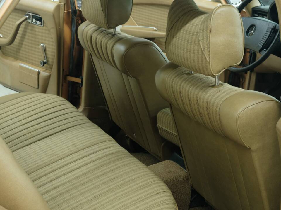 Image 42/50 de Mercedes-Benz 350 SE (1973)