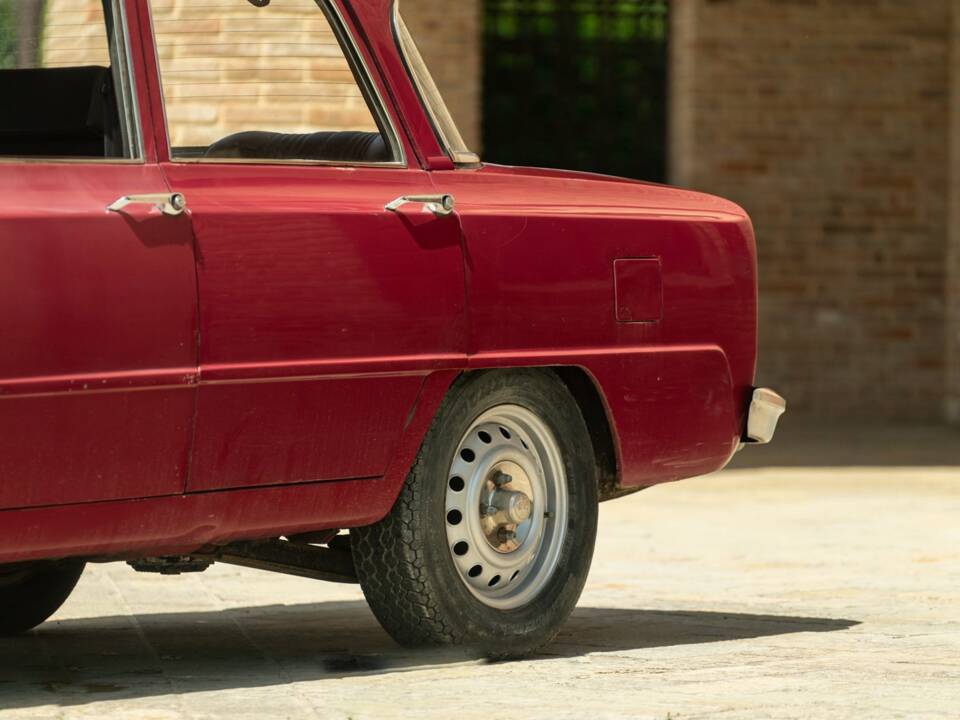 Image 11/42 de Alfa Romeo Giulia 1300 Super (1973)