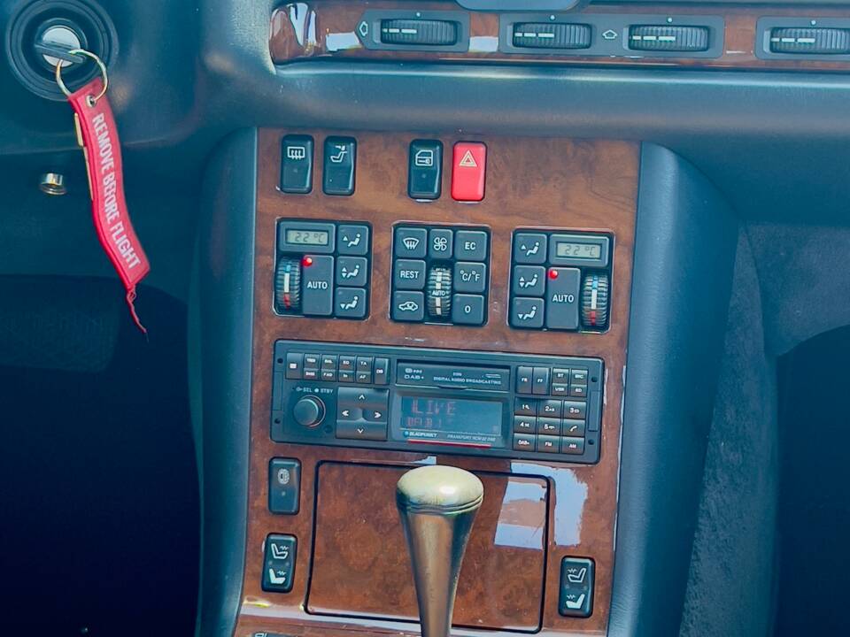 Immagine 14/32 di Mercedes-Benz 400 SE (1993)