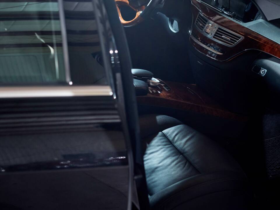 Image 31/128 de Mercedes-Benz S 500 BlueEFFICIENCY (2011)