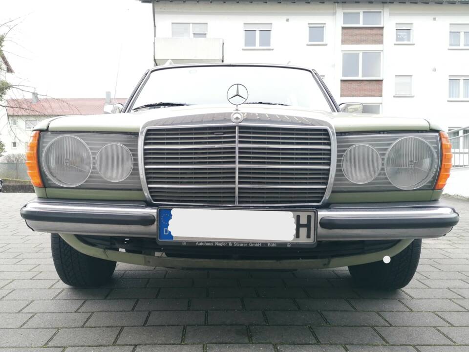 Image 7/22 de Mercedes-Benz 300 TD (1979)