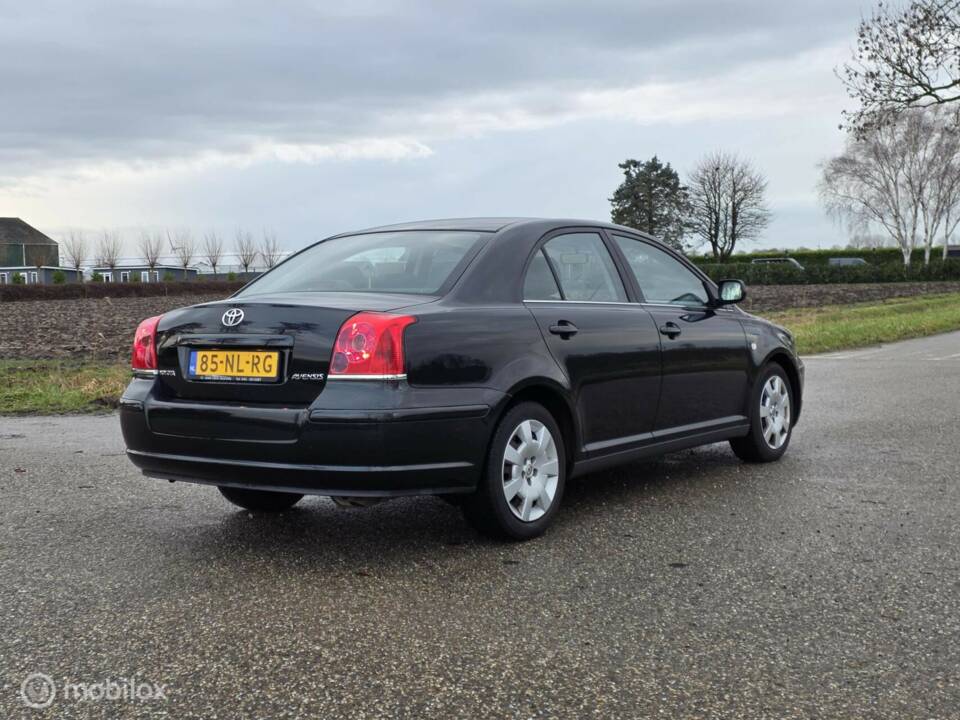Imagen 6/35 de Toyota Avensis 1.8 VVT-i (2003)