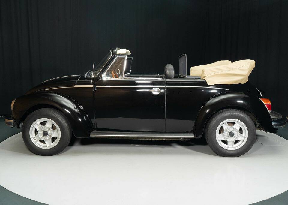 Image 5/8 of Volkswagen Beetle 1303 (1976)