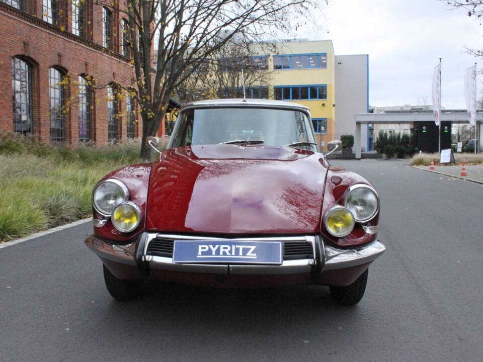 Image 6/23 of Citroën DS 21 Pallas (1967)