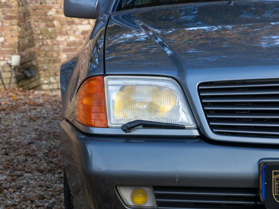 Image 19/50 of Mercedes-Benz 500 SL (1991)