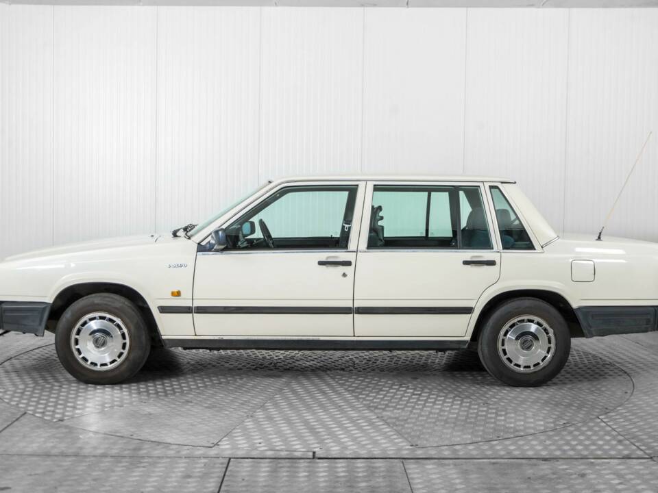 Image 9/50 of Volvo 740 GL (1987)
