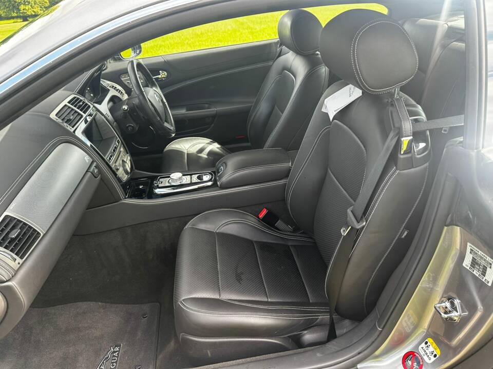 Image 31/46 of Jaguar XKR (2010)