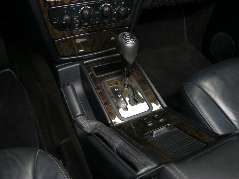 Imagen 26/50 de Mercedes-Benz G 500 (SWB) (2006)