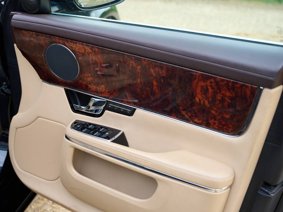 Bild 33/50 von Jaguar XJ 5.0 (2011)