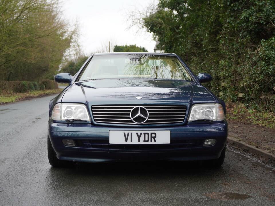 Image 21/26 of Mercedes-Benz SL 280 (1999)