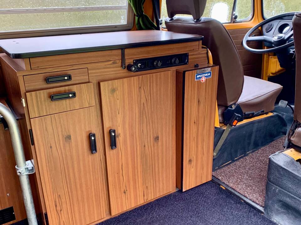 Imagen 18/19 de Volkswagen T2b Westfalia (1979)