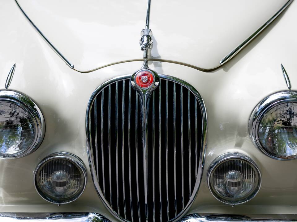 Image 22/50 de Jaguar Mk II 2.4 (1967)