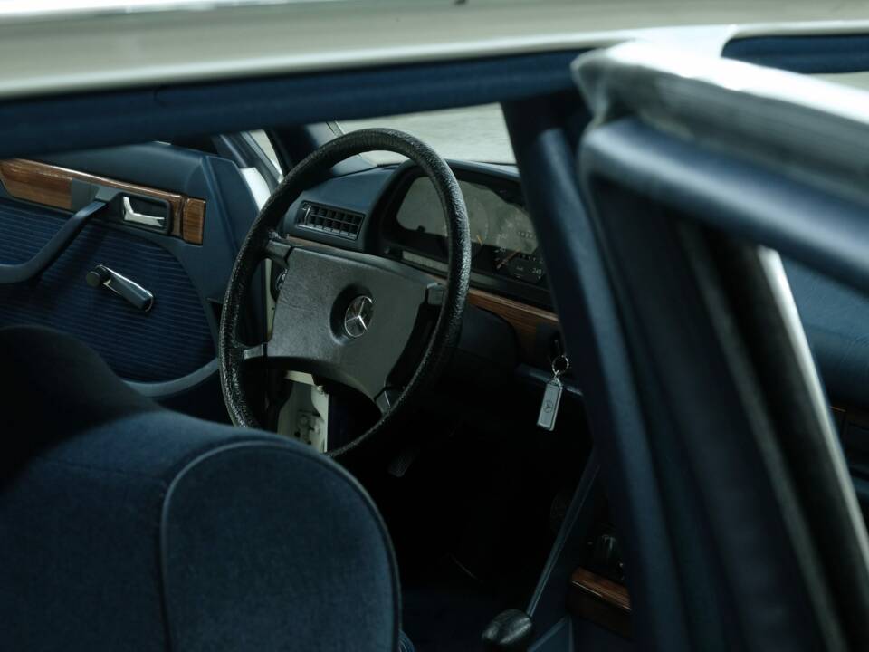 Bild 27/50 von Mercedes-Benz 280 S (1981)