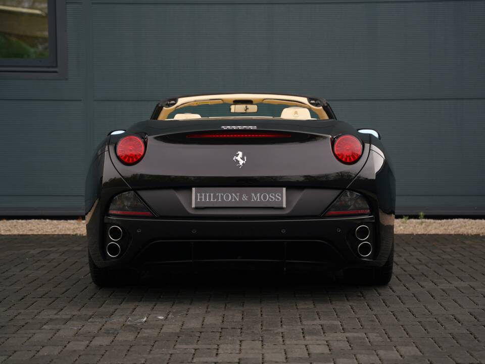 Imagen 8/50 de Ferrari California (2011)