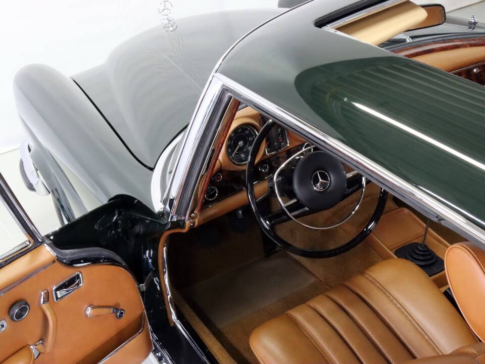Image 11/99 of Mercedes-Benz 280 SE 3,5 (1971)