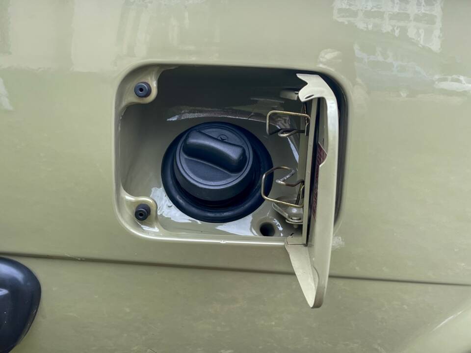 Image 17/34 of Mercedes-Benz 200 T (1983)