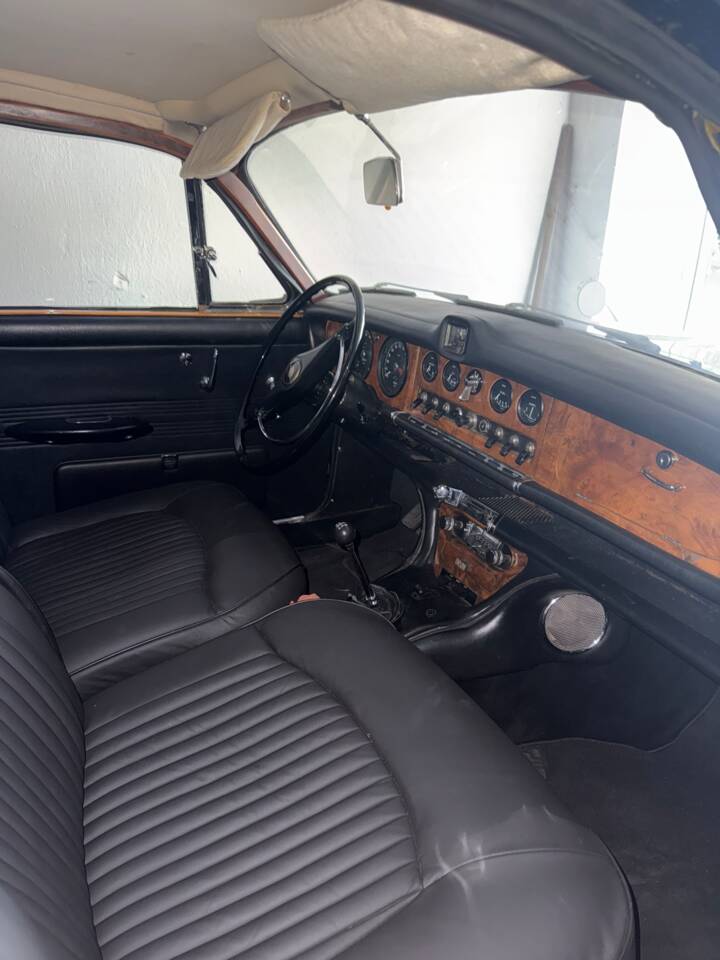 Image 47/51 of Jaguar 420 (1967)