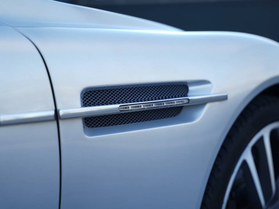 Immagine 41/50 di Aston Martin DBS (2011)