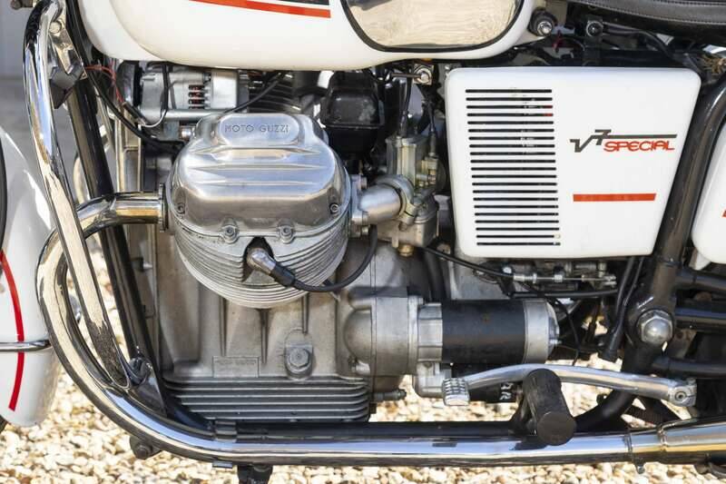 Image 24/36 of Moto Guzzi V 7 Special (1970)