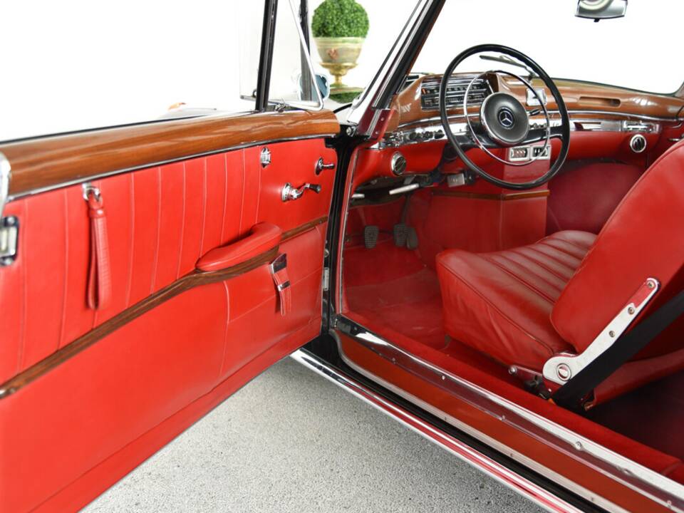Bild 22/38 von Mercedes-Benz 220 SE (1960)