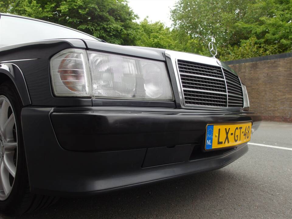 Immagine 12/98 di Mercedes-Benz 190 E 2.3-16 (1985)