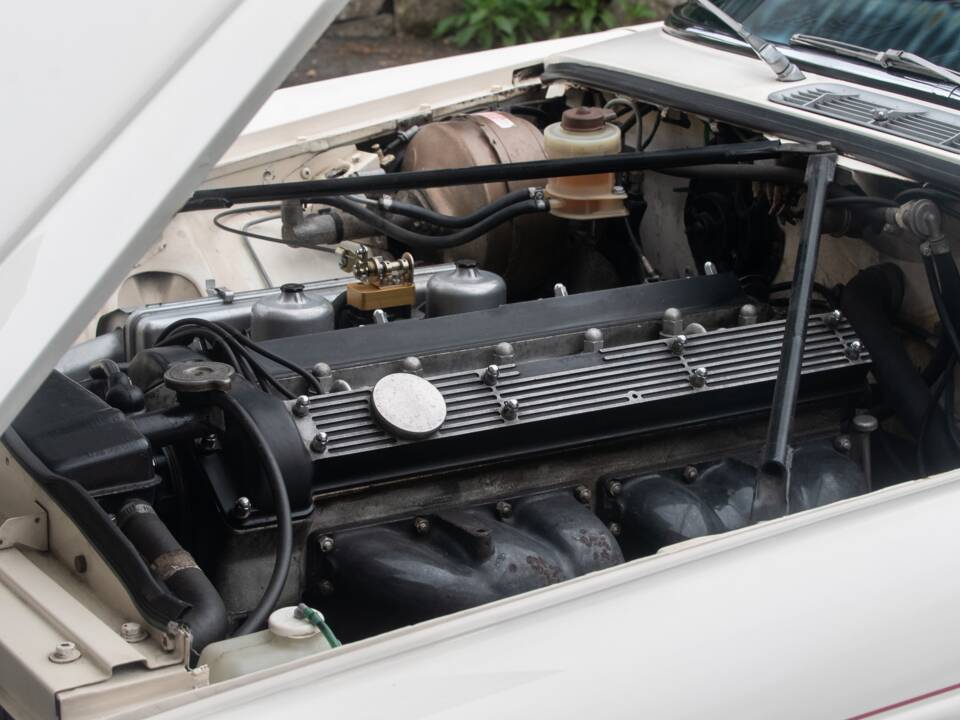 Image 29/50 of Jaguar XJ 6 4.2 (1972)