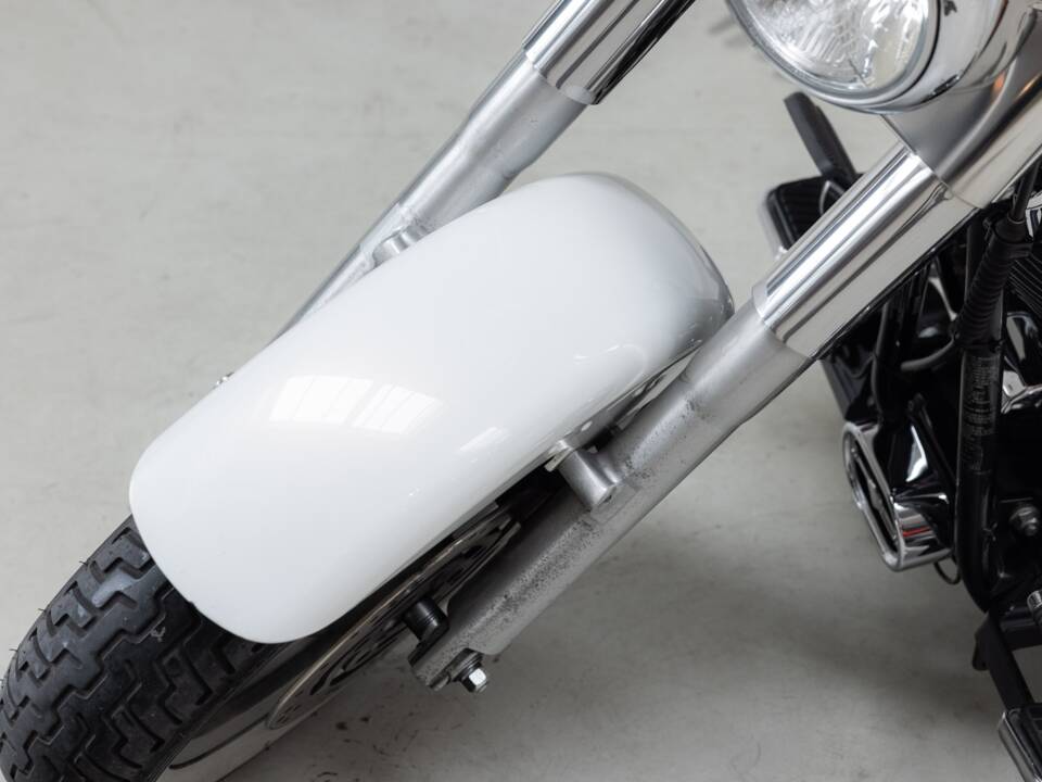 Image 17/34 of Harley-Davidson DUMMY (2002)