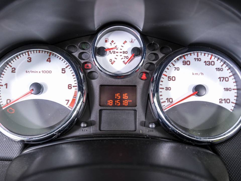 Imagen 21/50 de Peugeot 207 CC 1.6 VTi (2011)