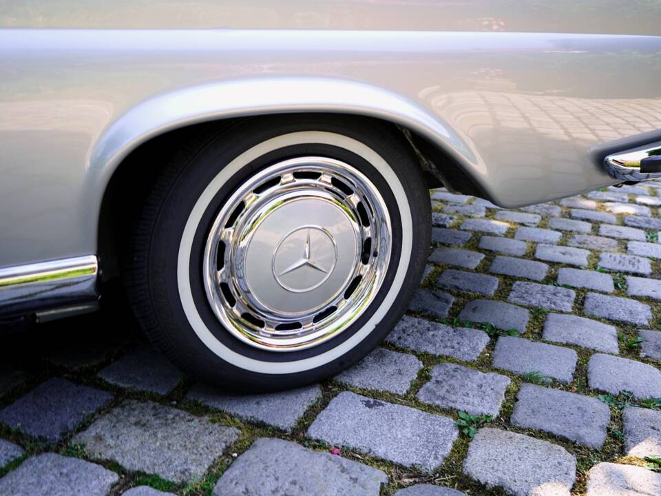 Bild 16/19 von Mercedes-Benz 280 SE 3,5 (1971)