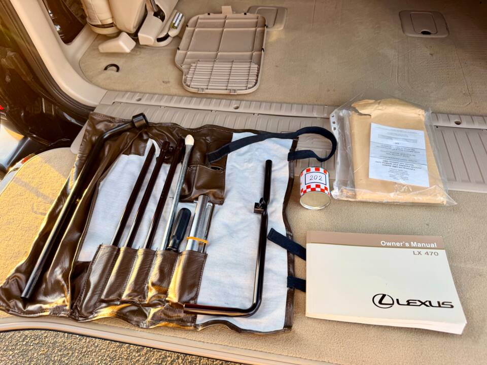 Image 27/32 of Lexus LX 470 (2003)