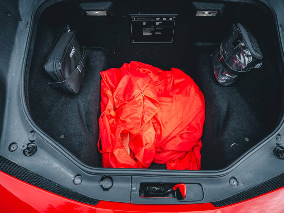 Image 52/56 of Ferrari 488 GTB (2020)
