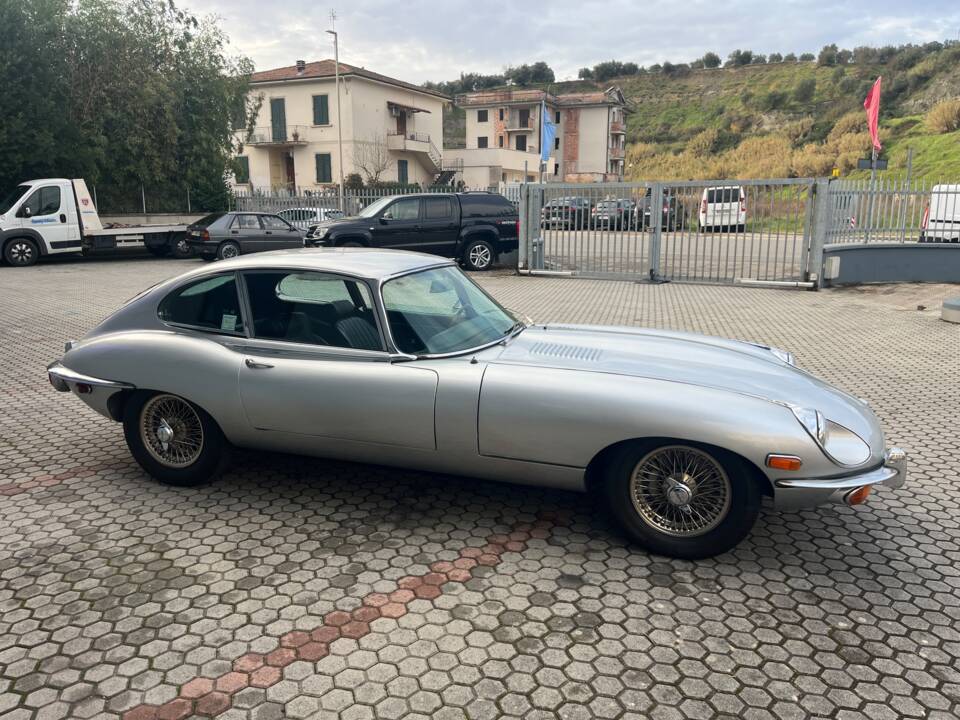 Image 6/18 of Jaguar E-Type (2+2) (1968)