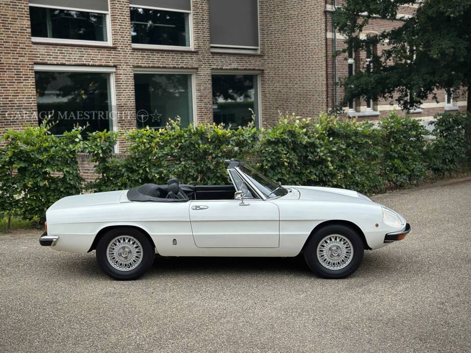 Image 3/95 of Alfa Romeo 2000 Spider Veloce (1980)