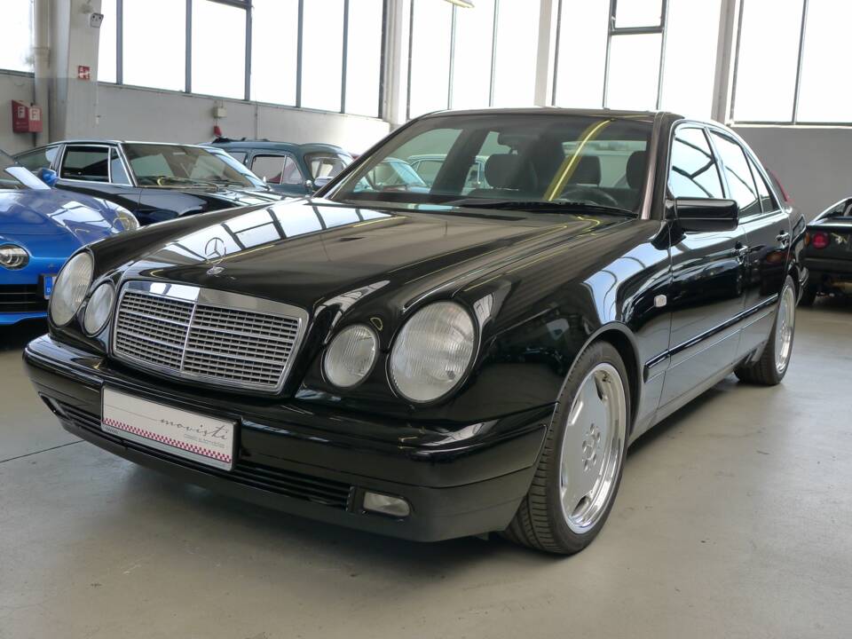 Image 31/33 of Mercedes-Benz E 230 (1995)