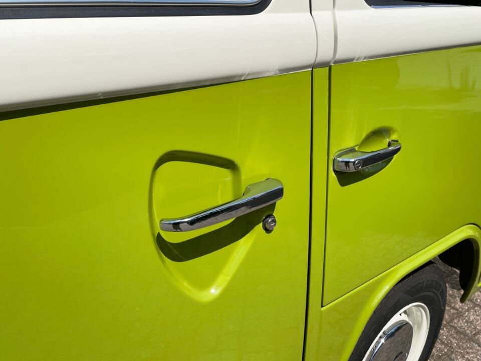 Afbeelding 6/20 van Volkswagen T2b minibus L (1978)