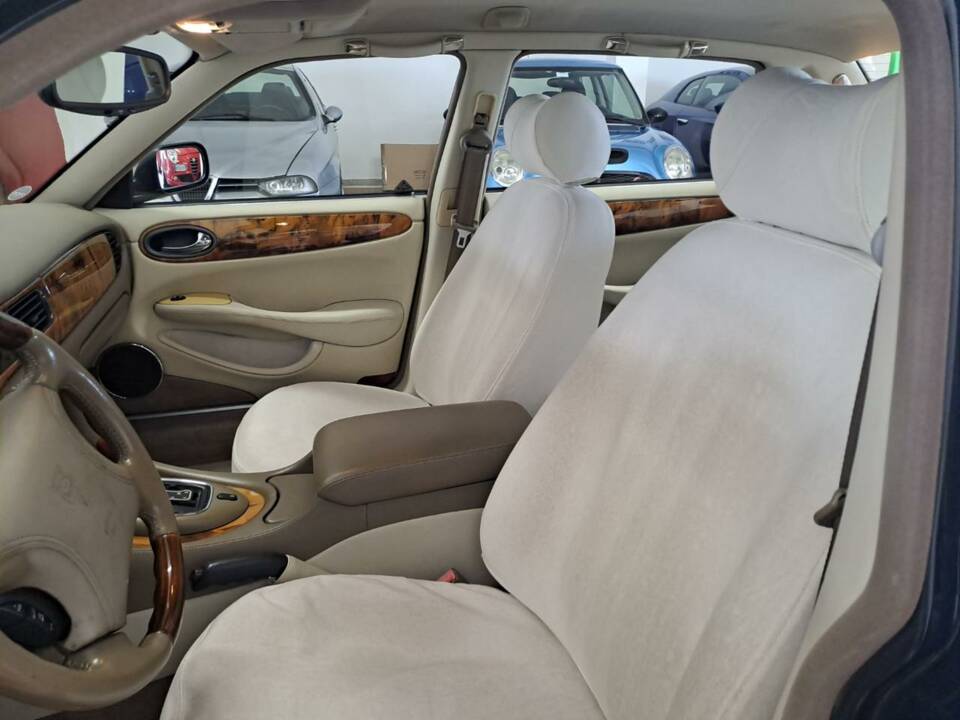 Bild 34/50 von Jaguar XJ 8 Executive (1998)