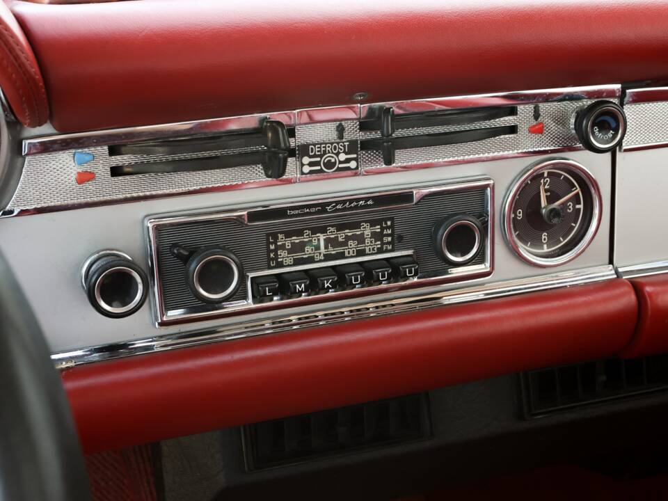 Image 50/70 of Mercedes-Benz 280 SL (1967)