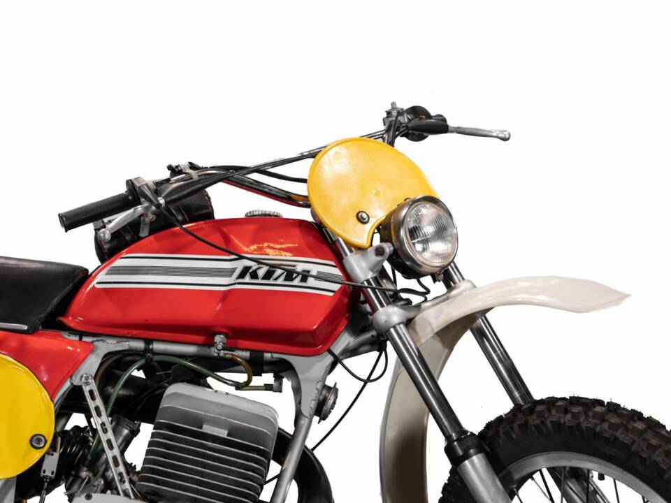 Image 2/8 of KTM 250 MC/GS (1975)