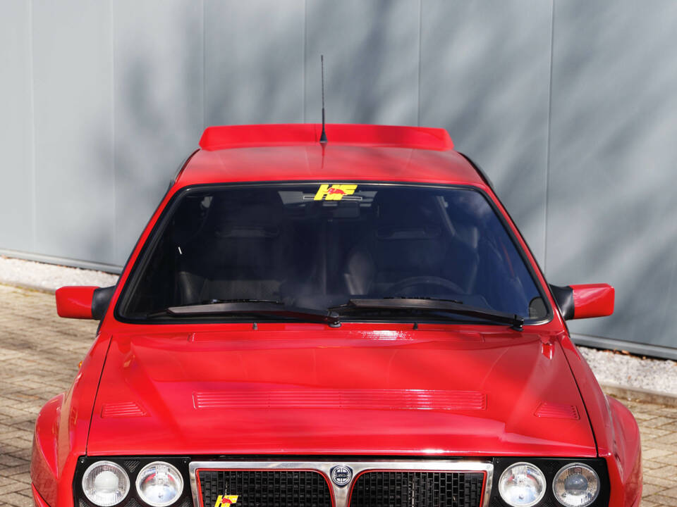 Afbeelding 18/58 van Lancia Delta HF Integrale Evoluzione I (1991)