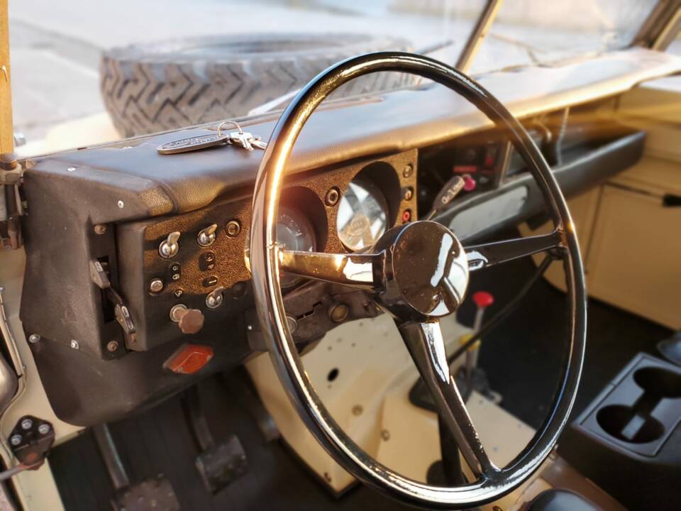Image 9/22 of Land Rover 109 (1977)
