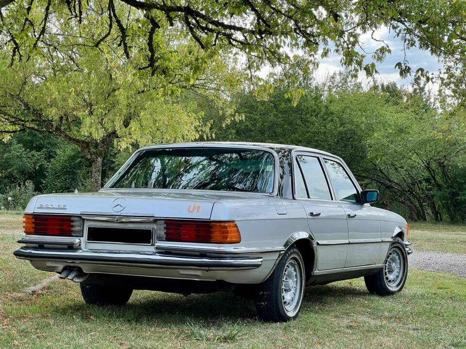 Image 8/8 of Mercedes-Benz 280 SE (1977)
