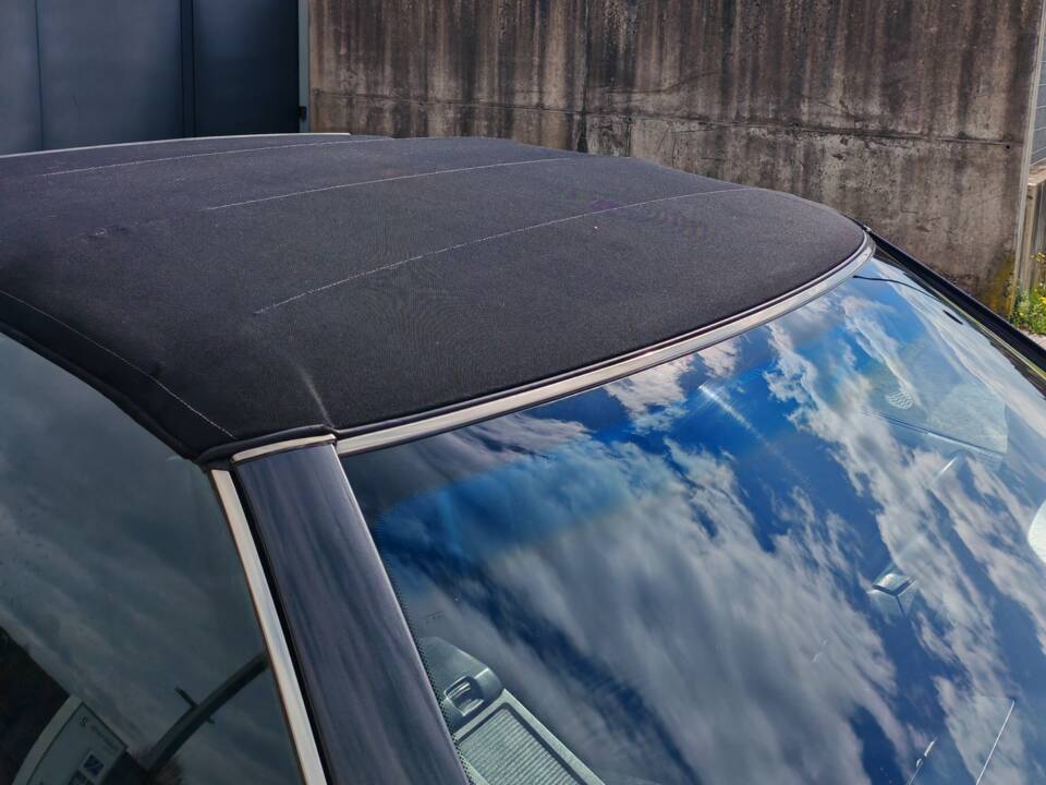 Image 18/42 of Mercedes-Benz 300 SL-24 (1992)