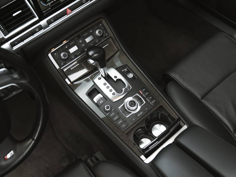 Image 22/41 de Audi S8 V10 (2009)