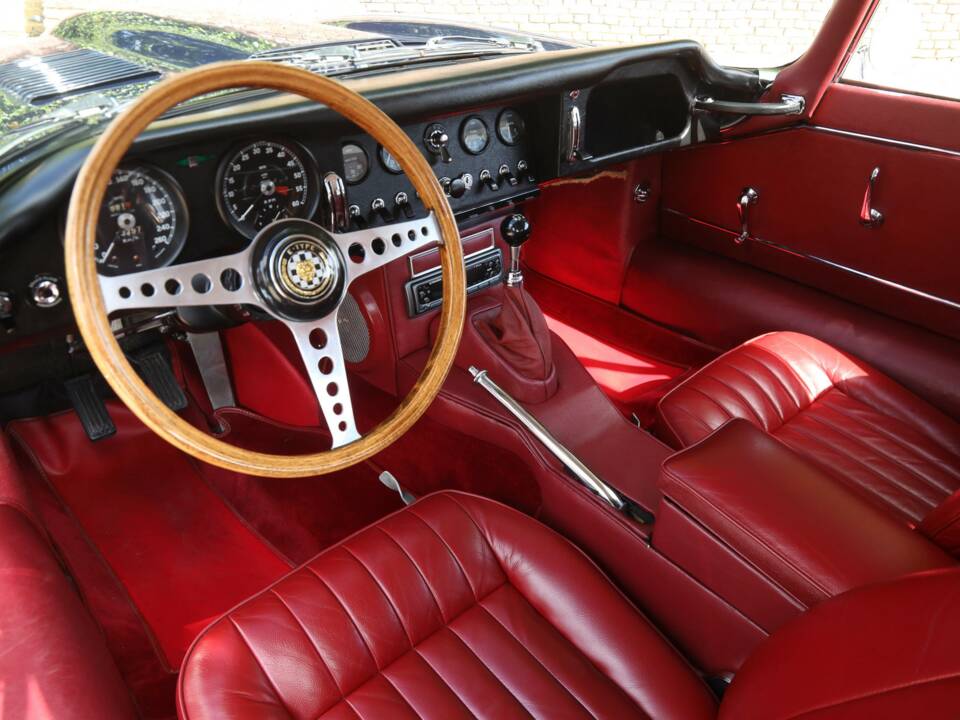 Imagen 50/50 de Jaguar E-Type 4.2 (1964)
